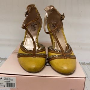 Seychelles Special Edition Mustard Leather Heels